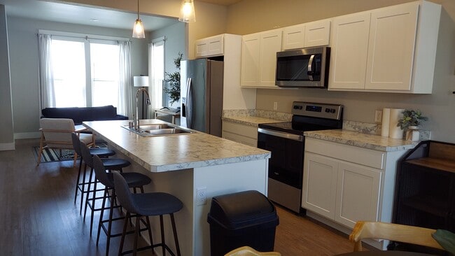 Building Photo - 6145 Farmstead Ave