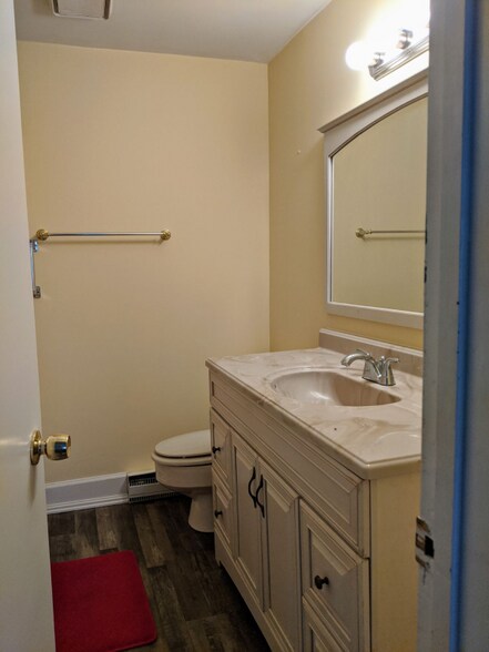 Building Photo - 223 N Jefferson St