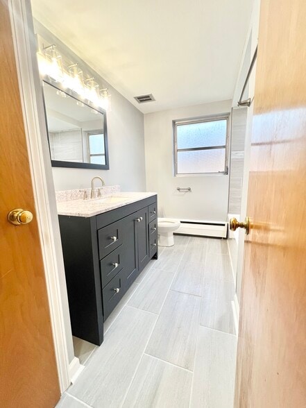 Bathroom - 2385 Van Leunen Dr