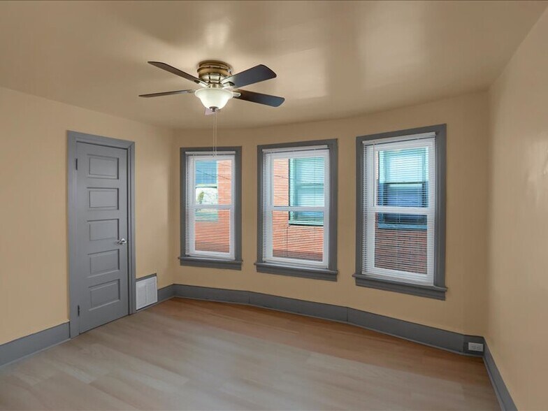 Building Photo - 844 Memorial Ave