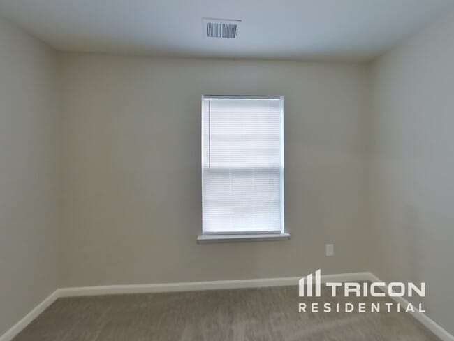 Building Photo - 321 Lingonberry Dr