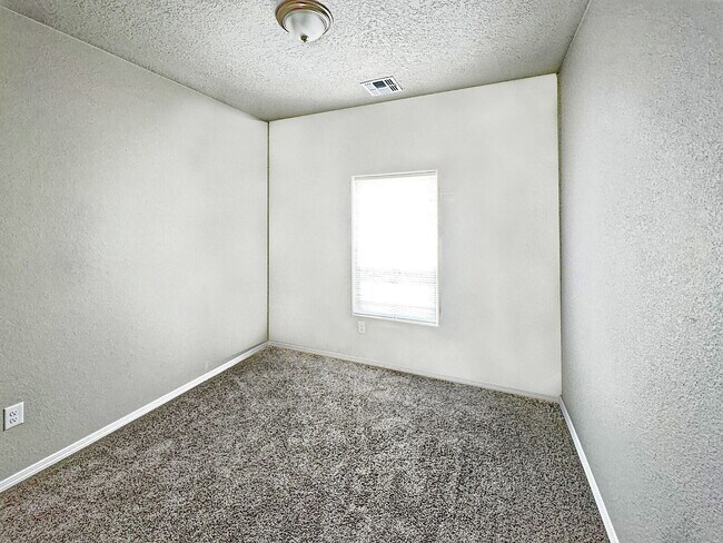 Building Photo - Single Family Home