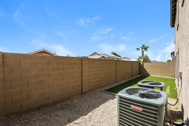 Building Photo - 2213 E 35th Ave