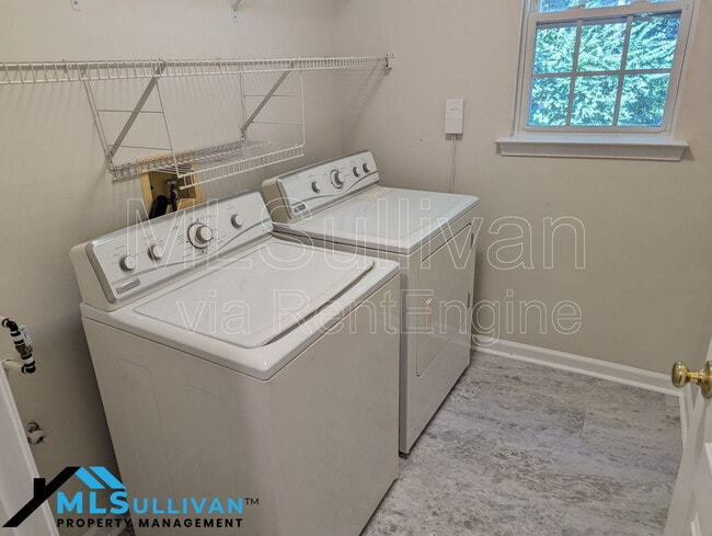 Building Photo - 7009 Englehardt Dr