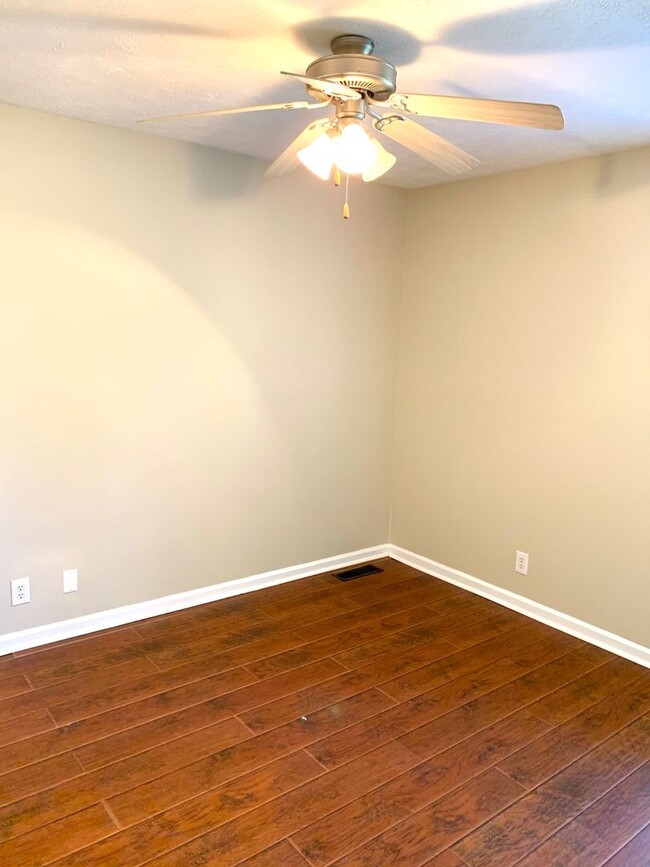 Building Photo - 3425 Foxrun Ln