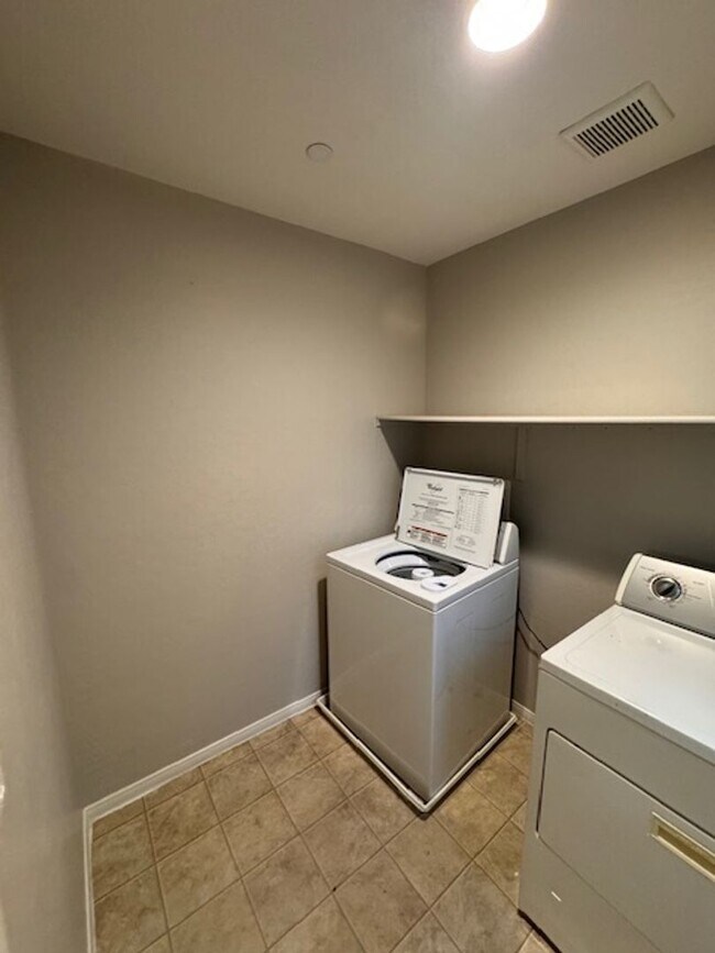 Building Photo - 3 Bedroom Home in a Gated Community! North...