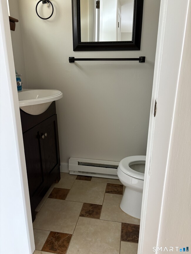 Building Photo - 273 Queen St