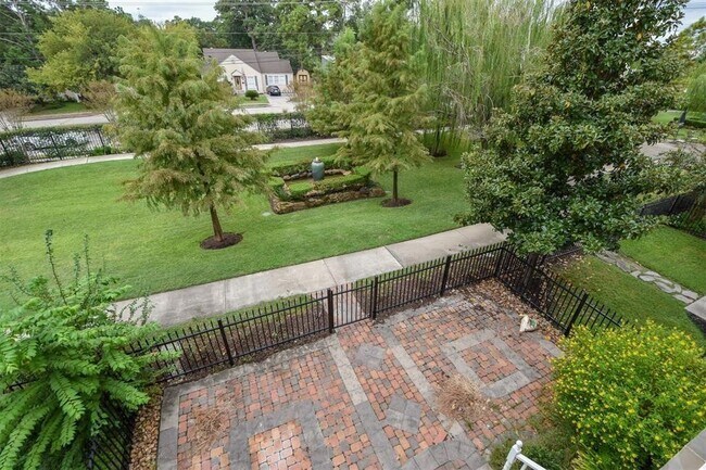 Building Photo - 815 Garden Rose Ln