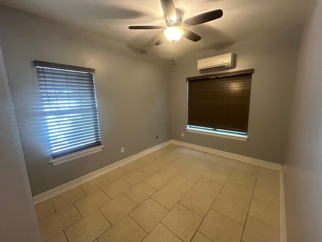 Building Photo - 409 E 7th Ave