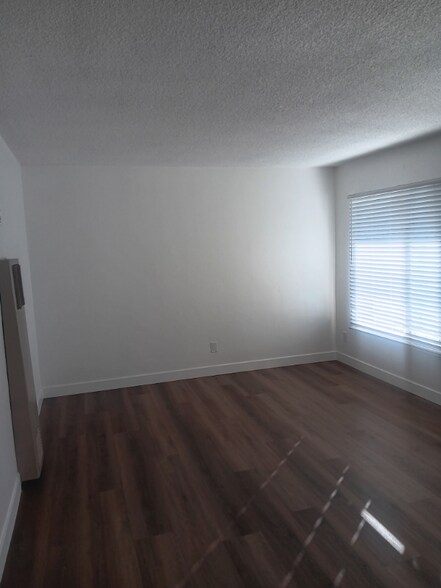 Building Photo - 9371 Cellini Ave