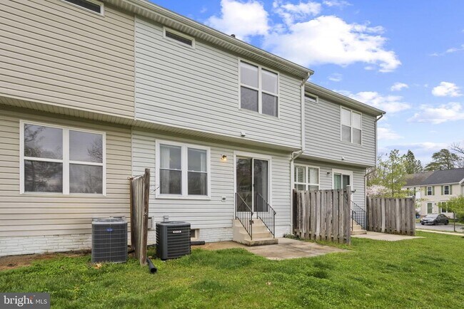 Building Photo - 703 Horse Chestnut Ct