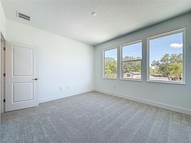 Building Photo - 4732 W Wallcraft Ave