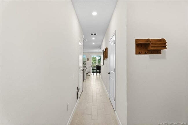 Building Photo - 3931 SE Mentmore Ln