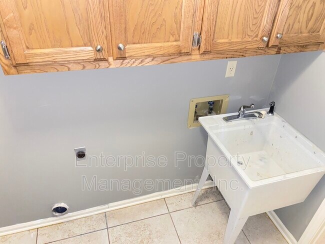Building Photo - 3840 Charbon Ln