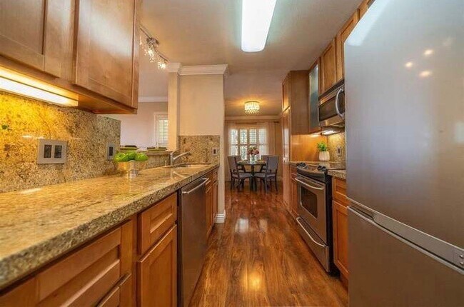 Building Photo - 665 Dartmore Ln