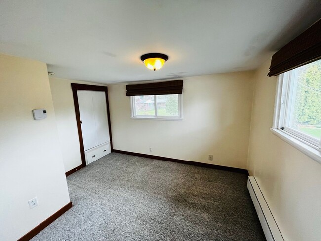 Building Photo - 4 Bedroom East Bremerton with Large Yard