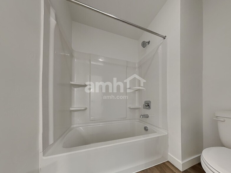 Building Photo - 9549 Harkes Dr