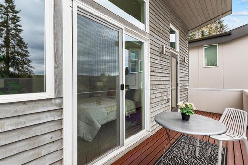 Building Photo - Stand-Alone Modern Home with Elliott Bay Views