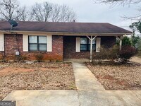 Building Photo - 1075 Eastview Rd NE