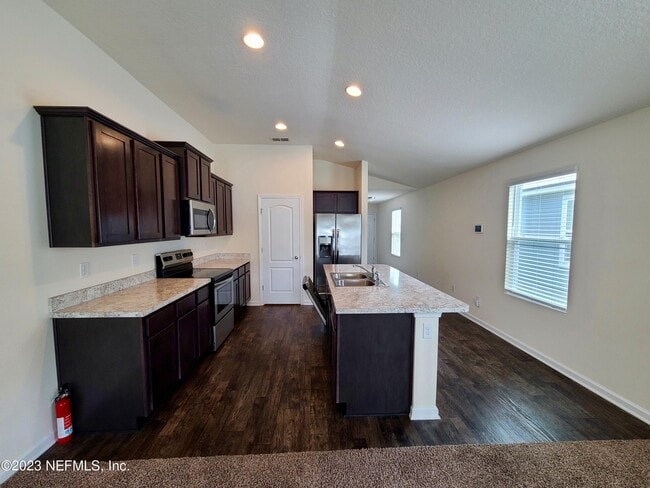 Building Photo - 8387 Cape Fox Dr