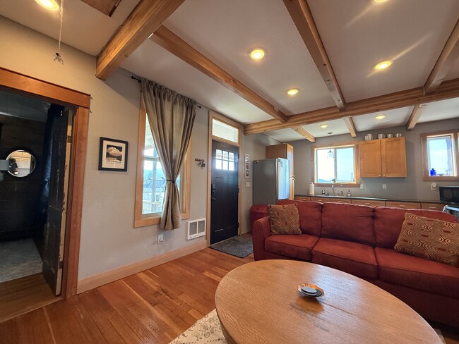 Building Photo - 215-1/2 N Emmett