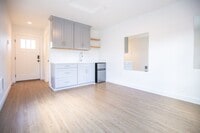 Building Photo - Detached above Garage Studio Available in SE - Brooklyn Neighborhhod