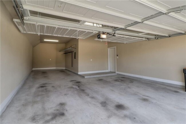 Building Photo - 124 Claiborne Lake Ln