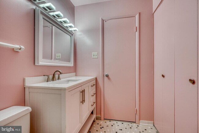 Building Photo - 7304 Park Village Ct