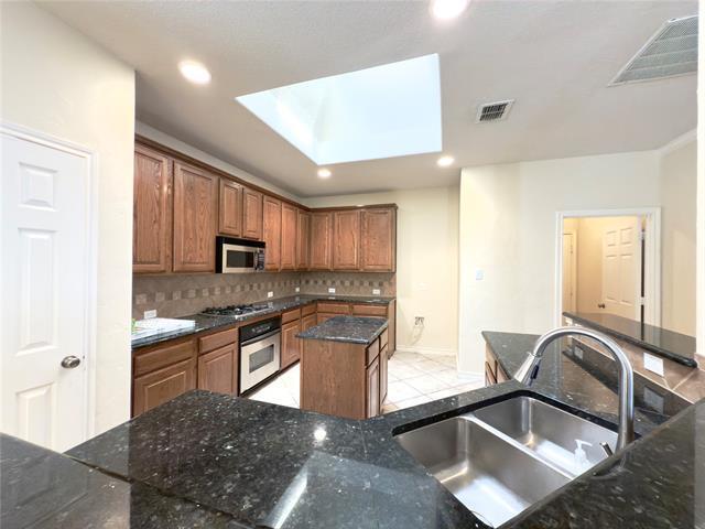 Building Photo - 7917 Creek View Dr