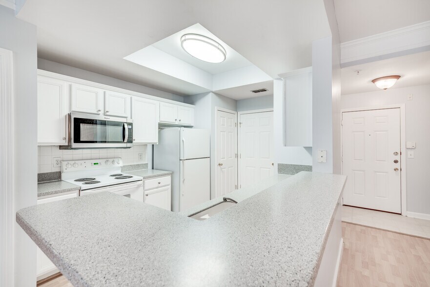 Oven has been upgraded to new Samsung stainless steel - 2700 Pine Tree Rd NE