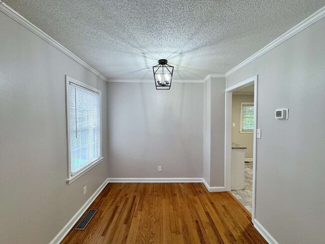 Building Photo - Well Maintained Home Minutes from Downtown Raleigh!