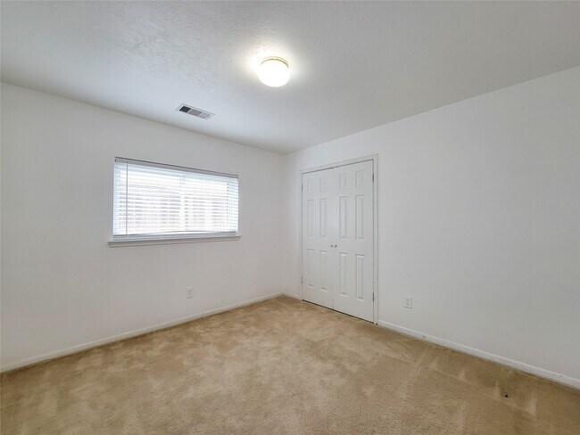 Building Photo - 16807 Sussex Dr