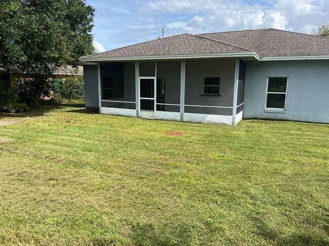 Building Photo - 829 Blanc Ct