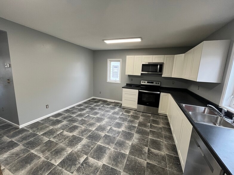 Building Photo - 102 1st Ave SE