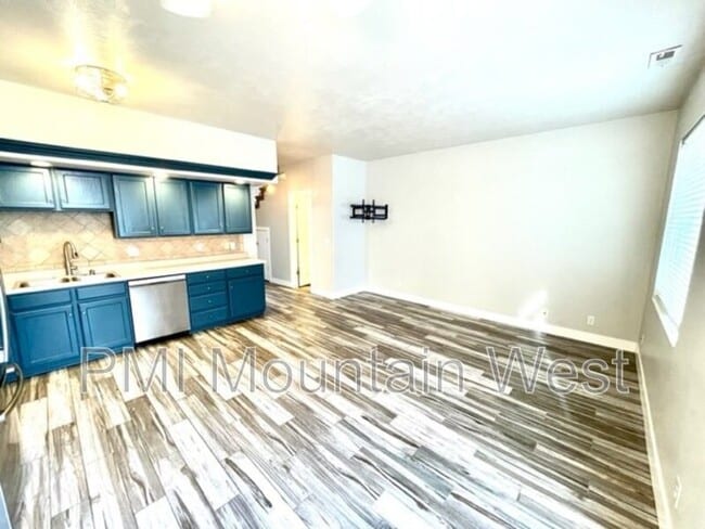 Building Photo - 55 Peregrine Ln