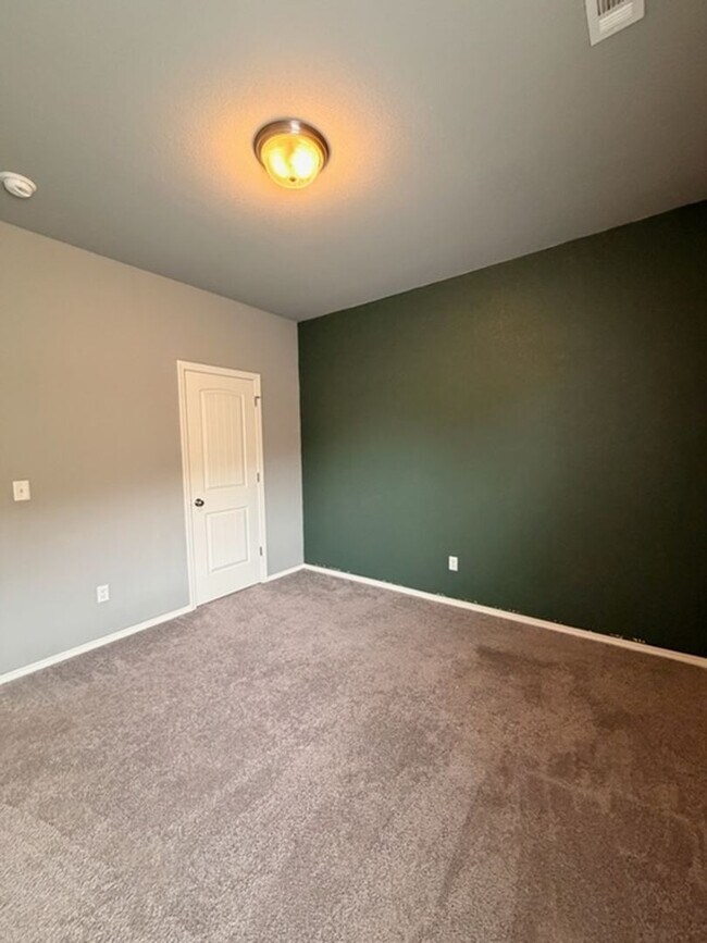 Building Photo - Beautiful 3BR/2BA House in Centerton with 2-Car Garage