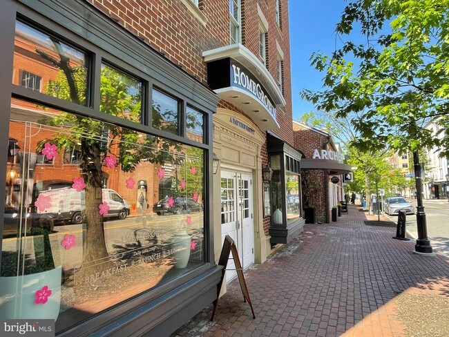 Building Photo - 19 Sunset Dr