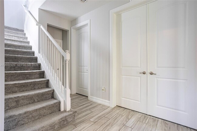 Building Photo - 10069 Brickhill Dr
