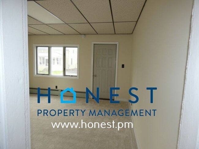 Building Photo - 8 Lasalle St