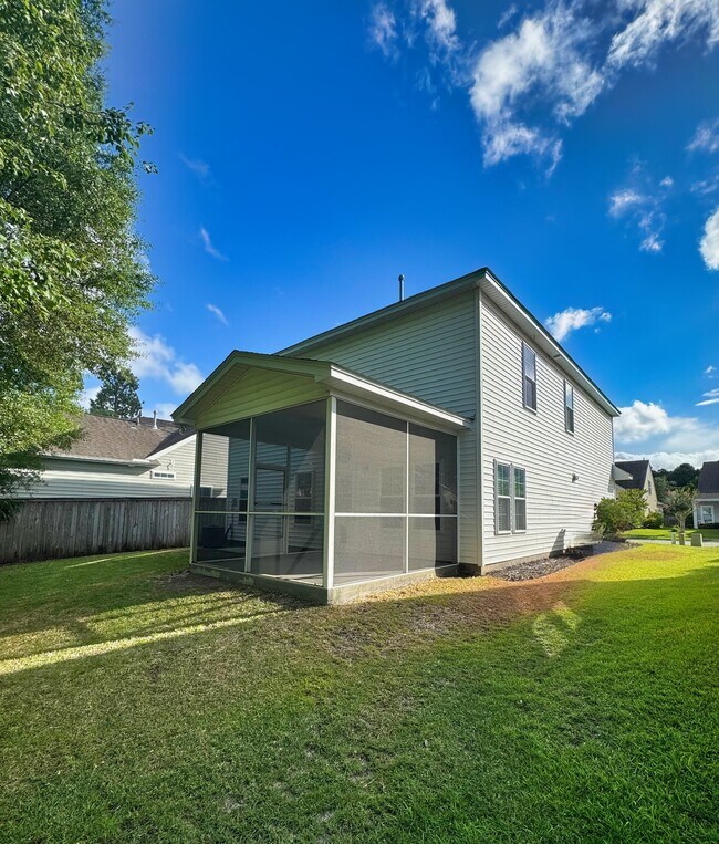 Building Photo - 1545 Oldenburg Dr