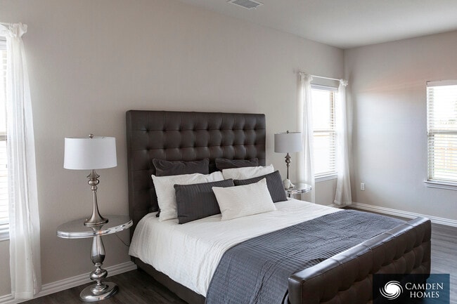 Building Photo - 135 Creek Meadow Dr