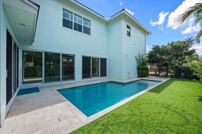 Building Photo - 1127 Faulkner Ter