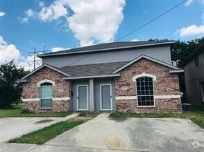 Building Photo - 2122 W.E. Roberts St
