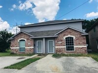 Building Photo - 2122 W.E. Roberts St