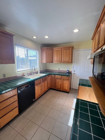 Building Photo - 155 W 118th St