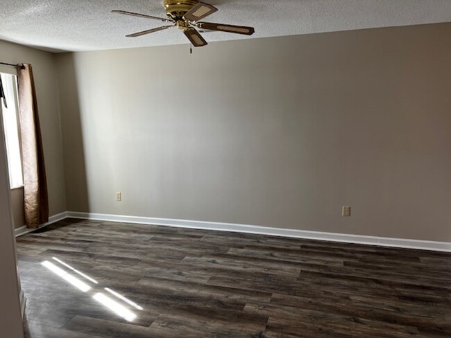 Building Photo - Maryville 37804 - 2 bedroom 2 bath condo -...