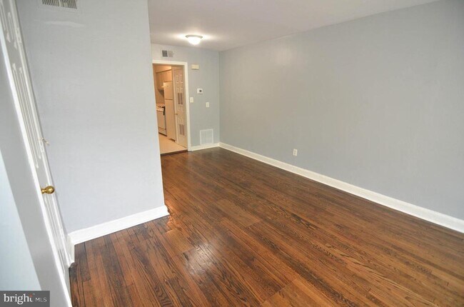 Building Photo - 39 Galveston Pl SW