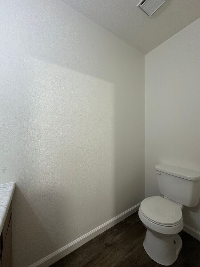 Building Photo - Kinkead Duplex