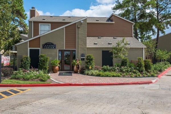 Building Photo - Park at Willowbrook