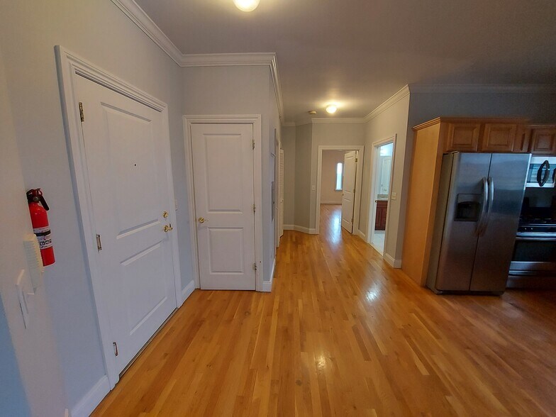 Entryway - 301 68th St